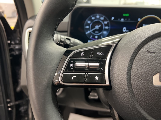 Vehicle image 22 of 32