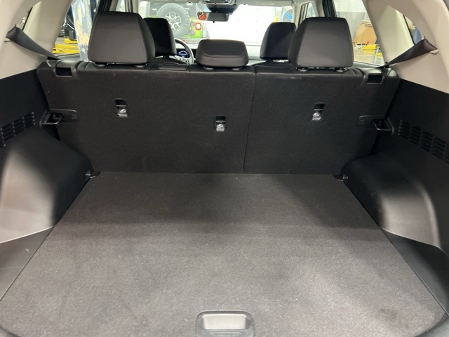 Vehicle image 9 of 32