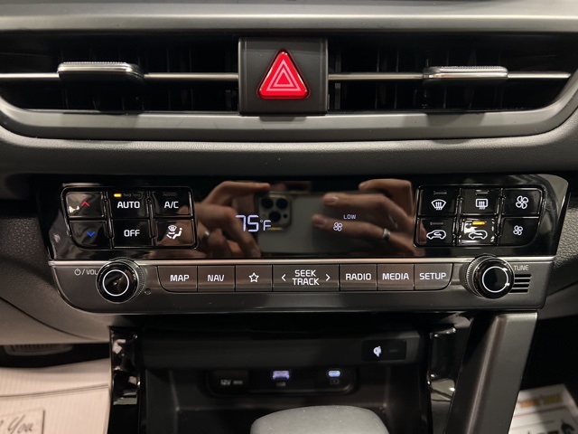 Vehicle image 28 of 32