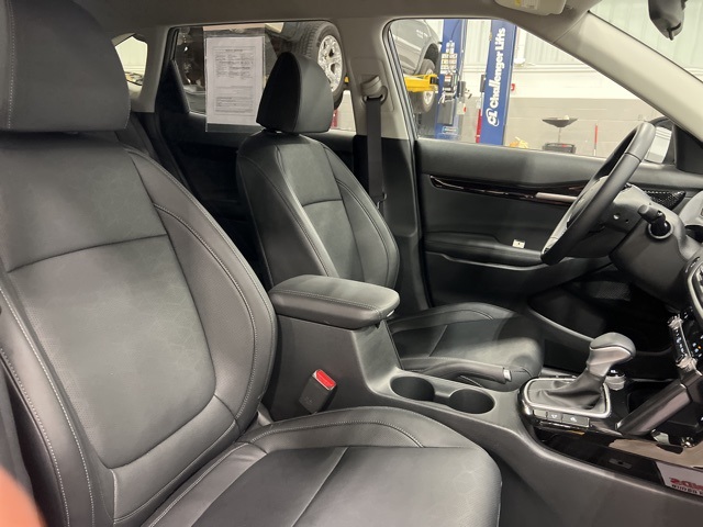 Vehicle image 15 of 32