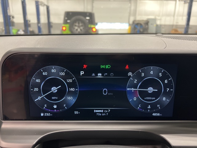 Vehicle image 24 of 32