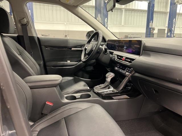 Vehicle image 19 of 32