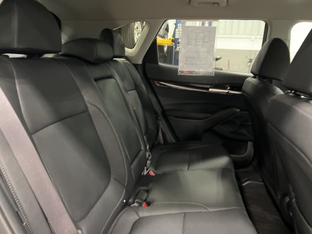 Vehicle image 13 of 32