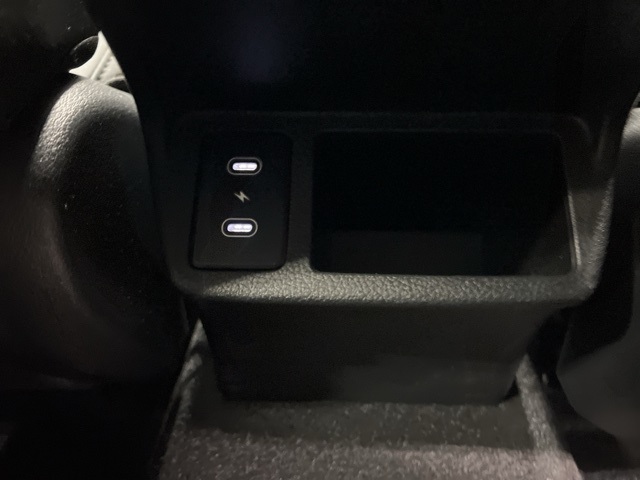 Vehicle image 27 of 32