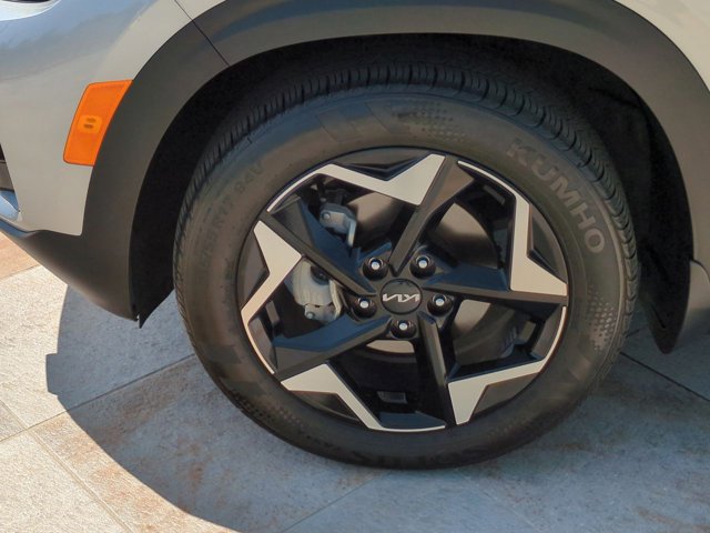 Vehicle image 9 of 31