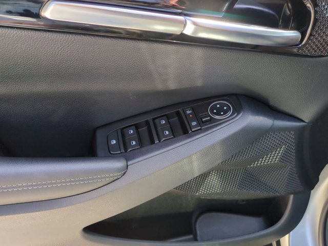 Vehicle image 26 of 31