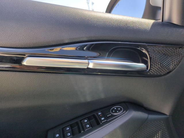 Vehicle image 25 of 31