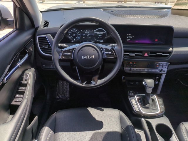 Vehicle image 16 of 31