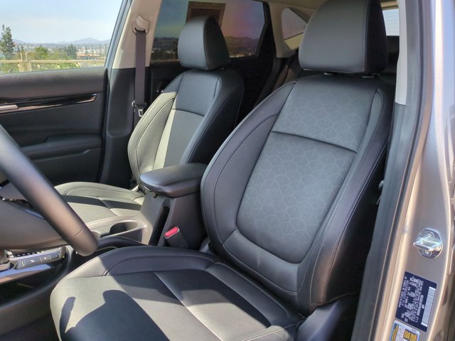 Vehicle image 14 of 31