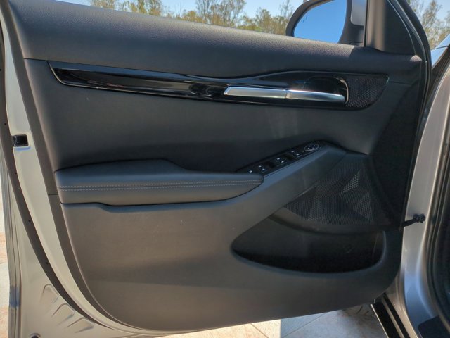 Vehicle image 24 of 31