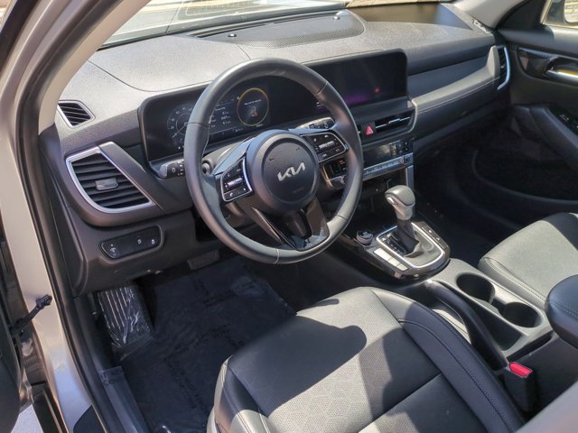 Vehicle image 17 of 31
