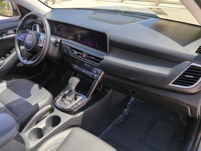Vehicle image 15 of 31