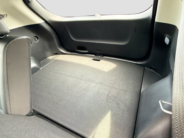 Vehicle image 27 of 36