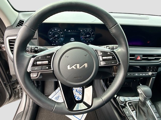 Vehicle image 10 of 36