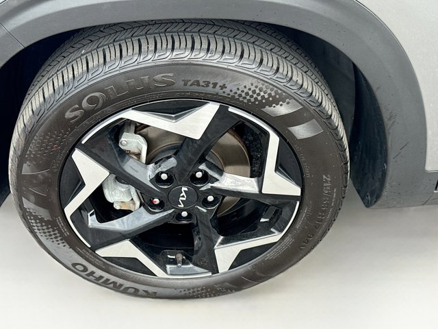 Vehicle image 32 of 36
