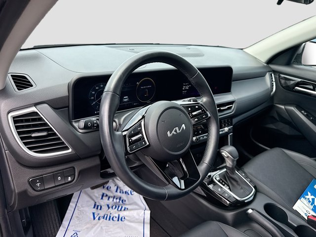 Vehicle image 9 of 36