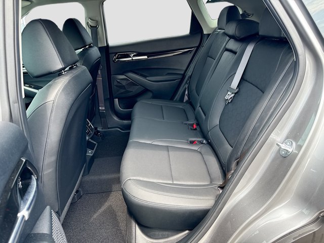 Vehicle image 24 of 36