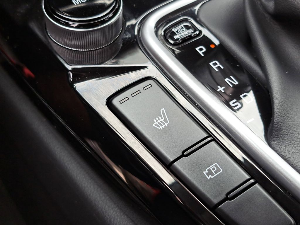 Vehicle image 22 of 26