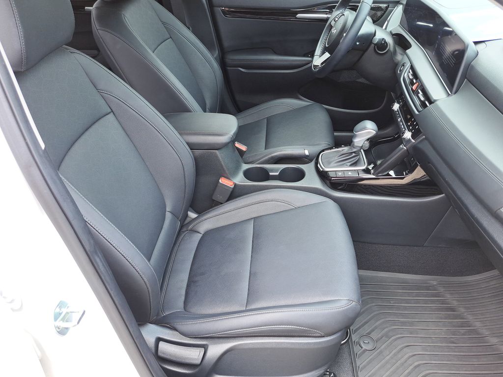 Vehicle image 11 of 26