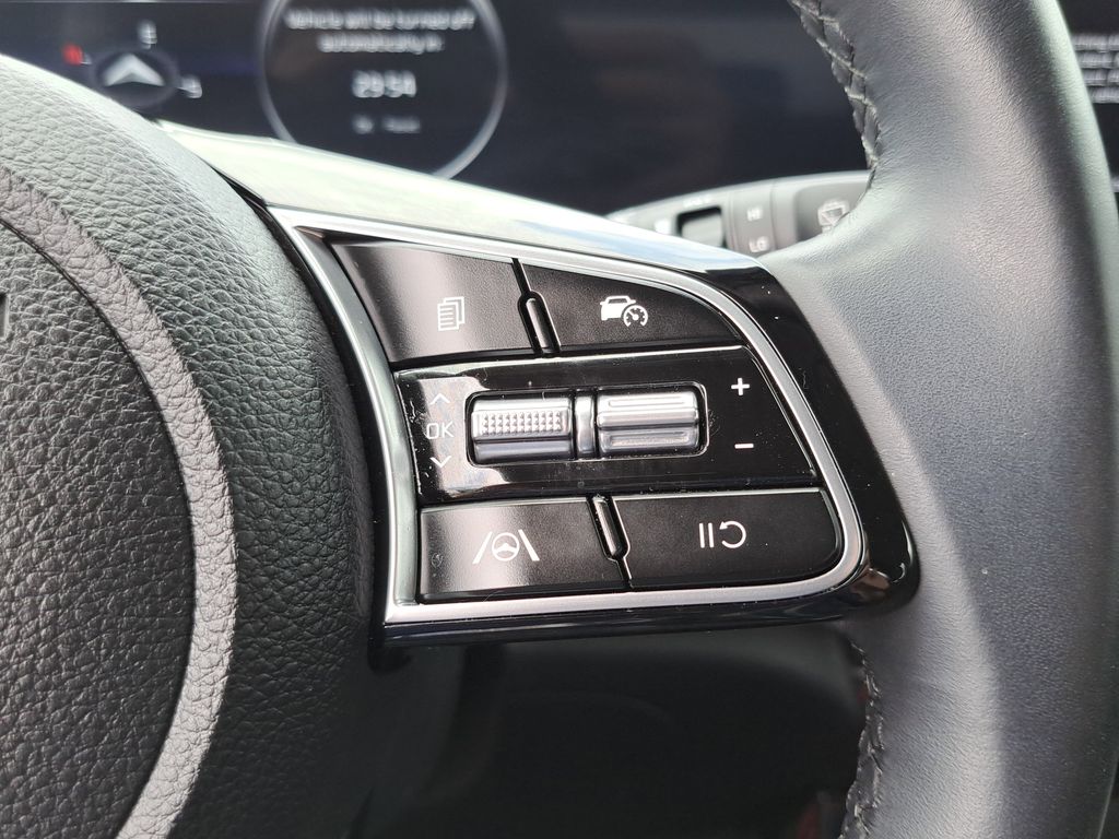 Vehicle image 21 of 26