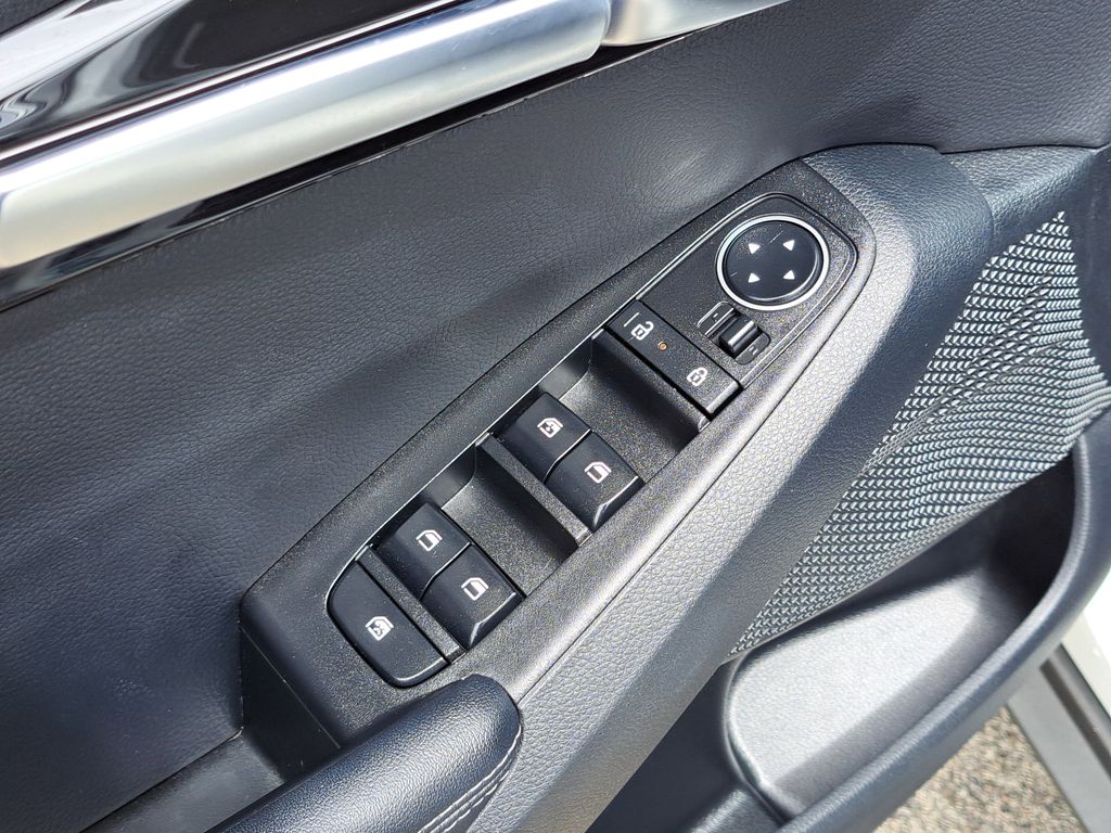 Vehicle image 20 of 26