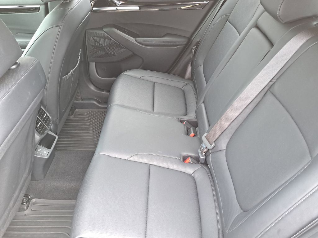 Vehicle image 13 of 26