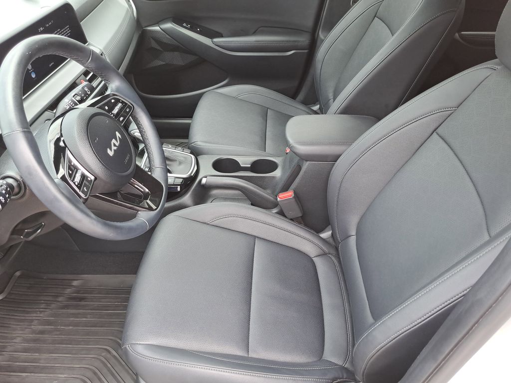 Vehicle image 24 of 26