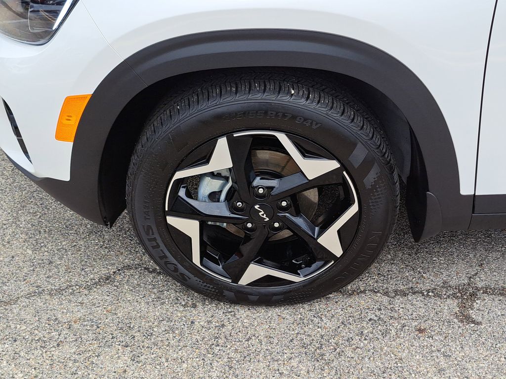 Vehicle image 9 of 26