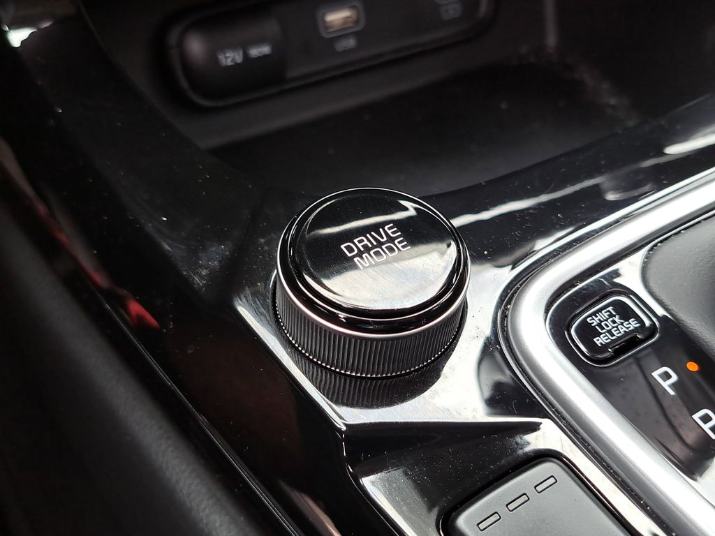 Vehicle image 19 of 26