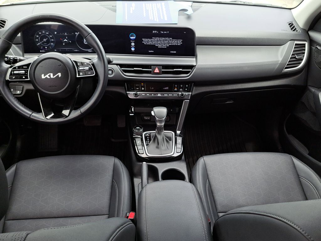 Vehicle image 14 of 26
