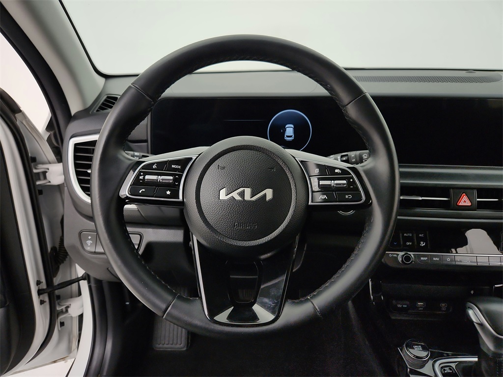 Vehicle image 13 of 36