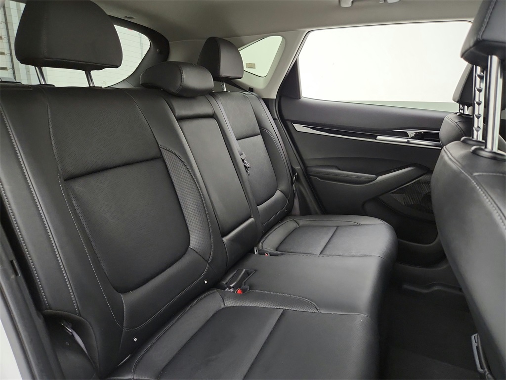 Vehicle image 25 of 36