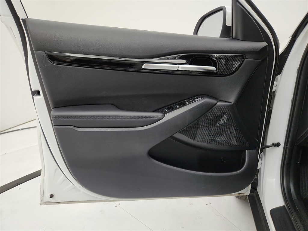Vehicle image 20 of 36