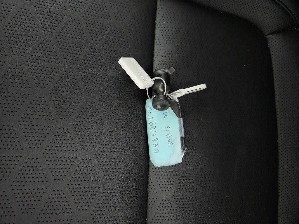 Vehicle image 28 of 36