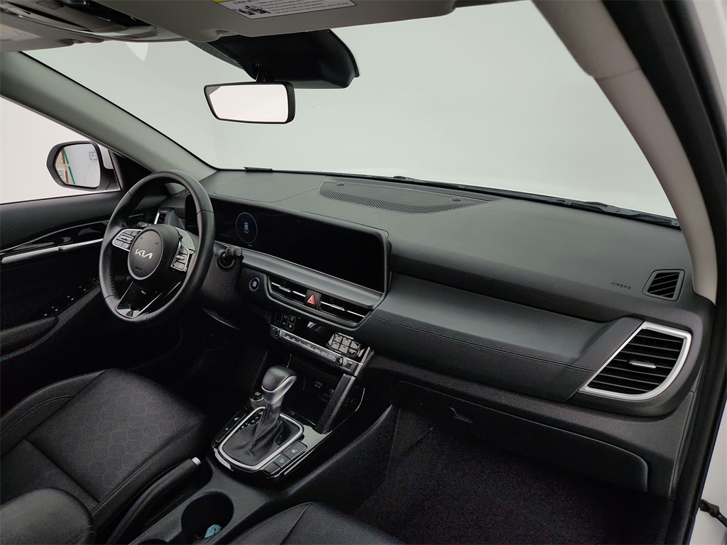 Vehicle image 22 of 36
