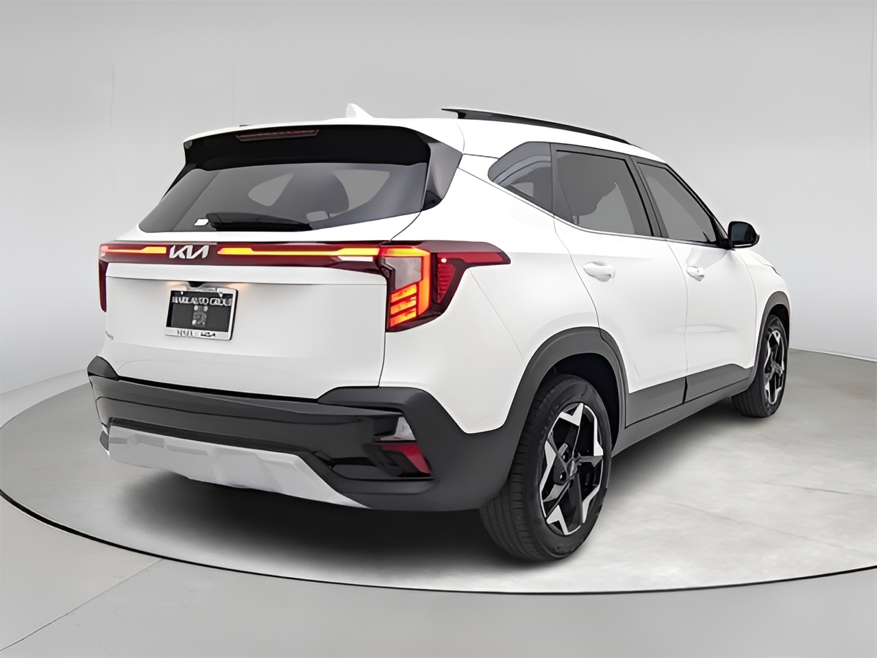 Vehicle image 33 of 36