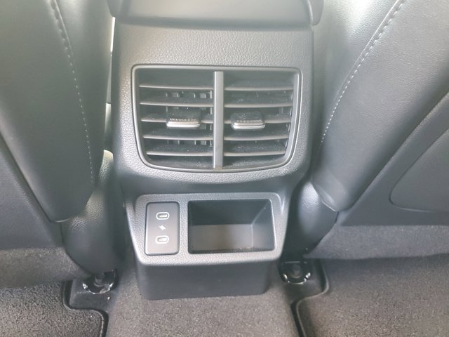 Vehicle image 26 of 30