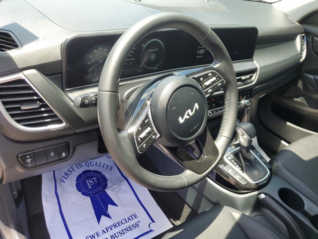 Vehicle image 14 of 30
