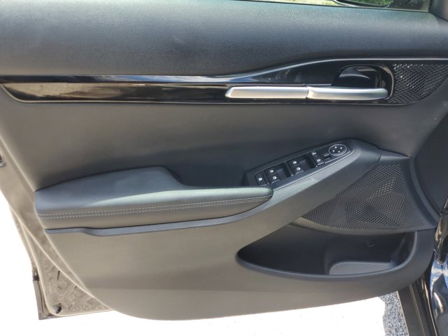 Vehicle image 24 of 30