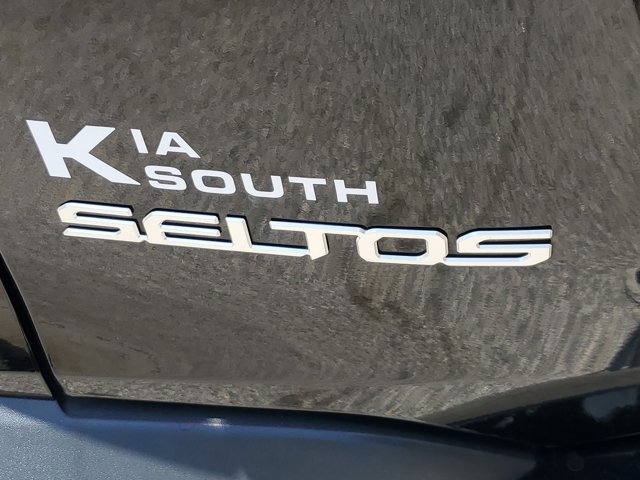 Vehicle image 19 of 30