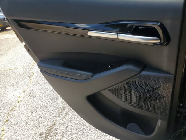 Vehicle image 25 of 30
