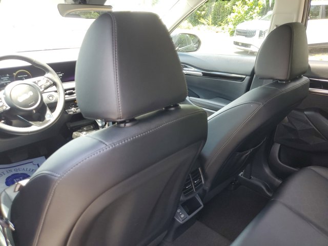 Vehicle image 15 of 30