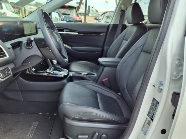 Vehicle image 13 of 25