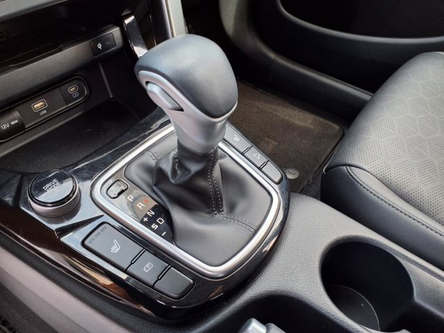 Vehicle image 23 of 25