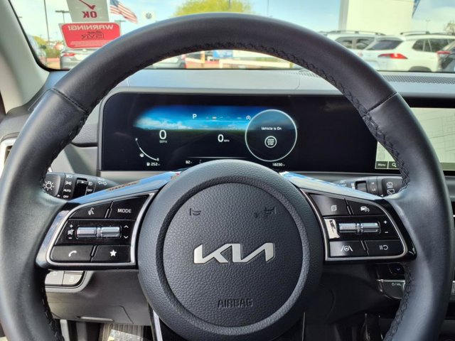 Vehicle image 19 of 25