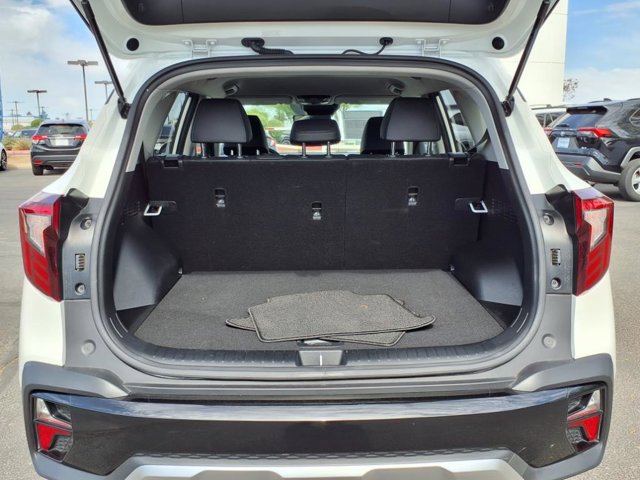Vehicle image 11 of 25