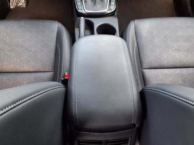 Vehicle image 18 of 25