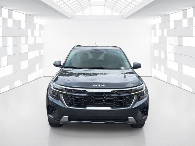 2024 Kia Seltos EX Image 2 of 31