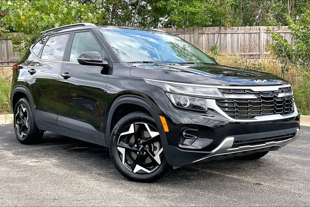 2024 Kia Seltos EX Image 3 of 36