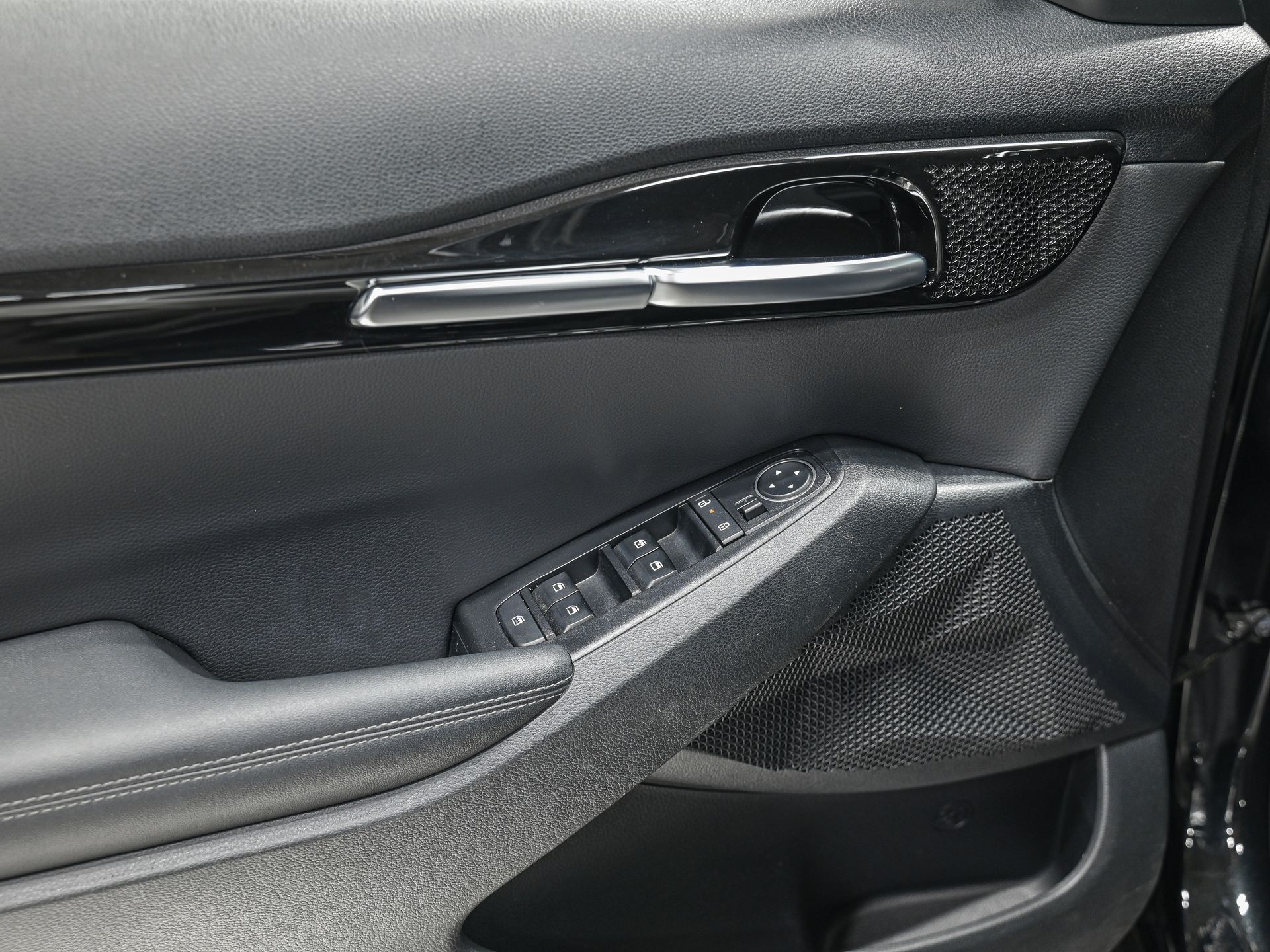 Vehicle image 13 of 30